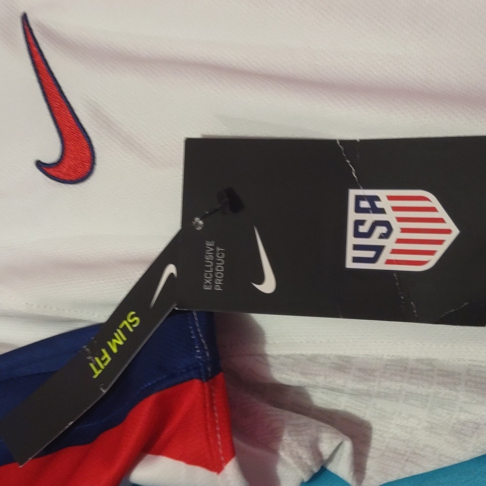 Nike - Picture 4 of 7